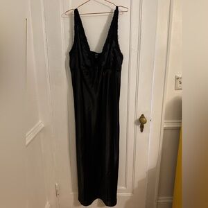 Black maxi dress 👗